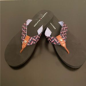 Tommy Hilfiger black 001 flip flops size 11m